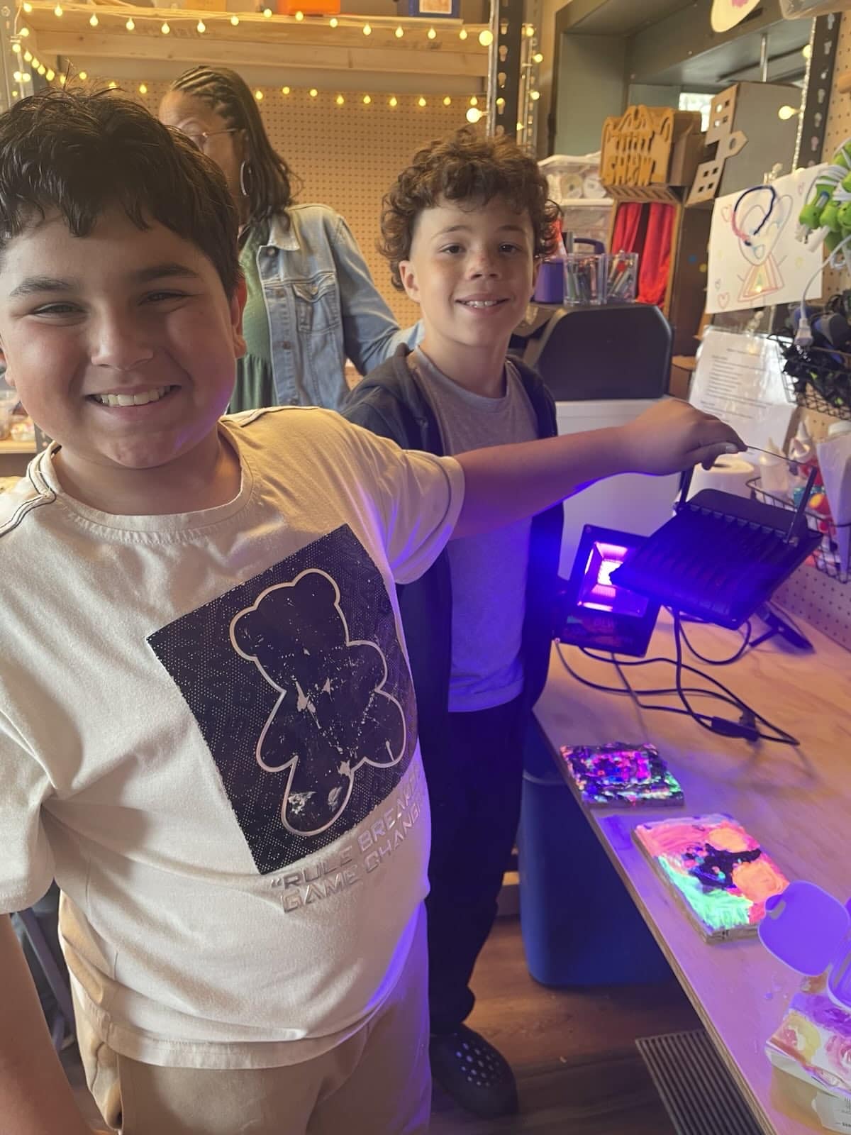 Black light art on field trip in Beaver County | Neighbordhood North